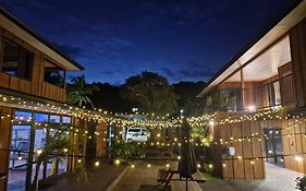 Palm Tree Apartments & Backpackers